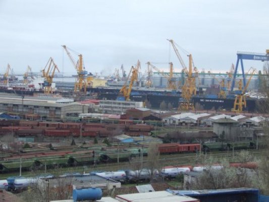 Toate porturile ar urma să treacă la administraţiile locale